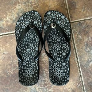Tory Burch AUTHENTIC Black Strap Flip Flops Size 9 Great Condition